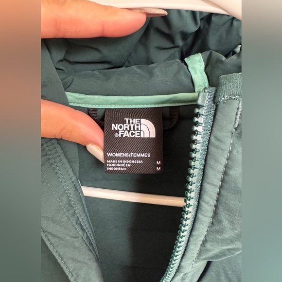 THE NORTH FACE Women's Belleview Stretch Down Parka Jacket - Picture 5 of 6